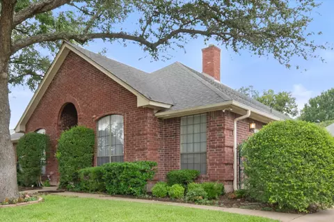 2105 Sleepy Hollow Dr, Arlington, TX 76006