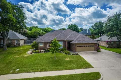 1624 Ross Dr, Midlothian, TX 76065