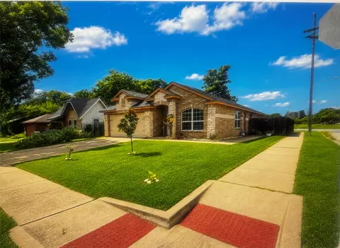 2900 Fitzhugh Ave, Fort Worth, TX 76105