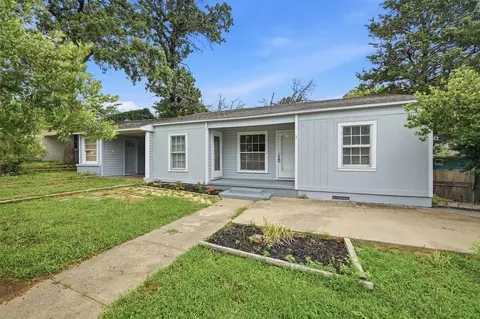 1105 W Hull St, Denison, TX 75020