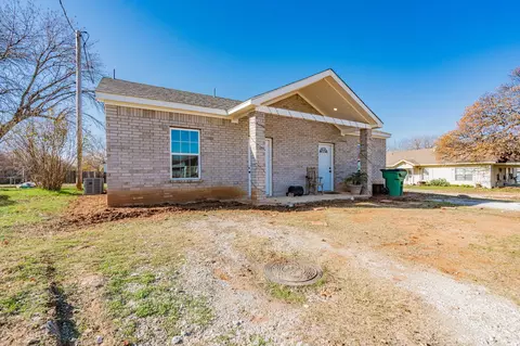 207 Young St, Nocona, TX 76255