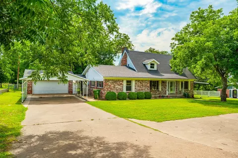 210 Yucca Dr, Weatherford, TX 76087