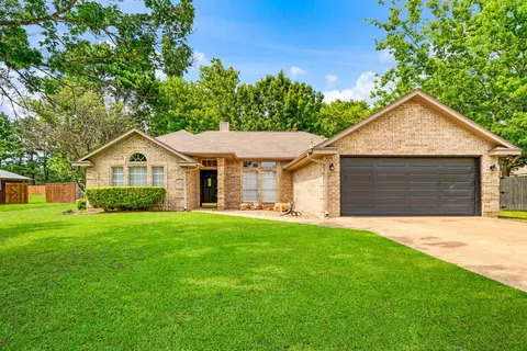 57 Helena Dr, Powderly, TX 75473