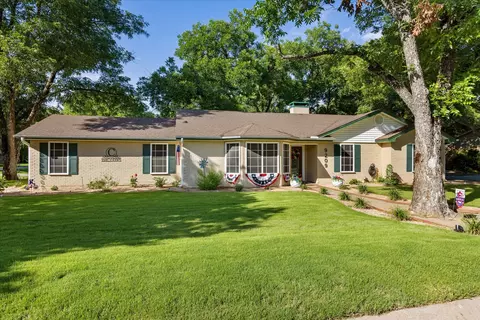 9209 Hanging Moss Dr, Granbury, TX 76049