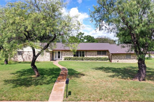 281 Oak Ridge St, Jacksboro, TX 76458