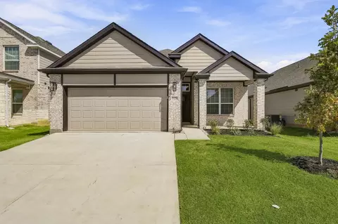 1120 Runway Rd, Fort Worth, TX 76131
