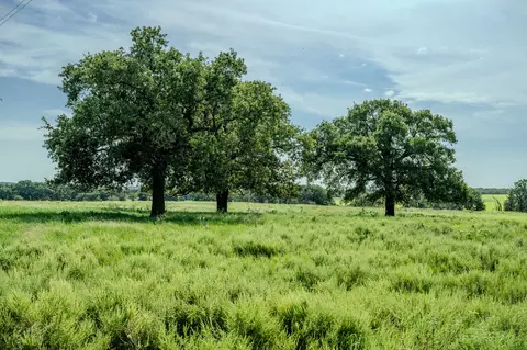 001 W Pleasant Valley Rd, Henrietta, TX 76230