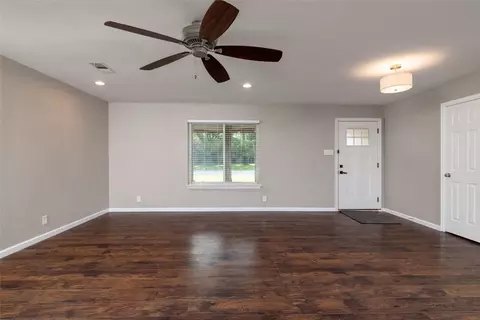 702 Commerce St, Euless, TX 76040 photo 9