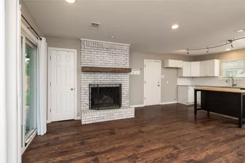 702 Commerce St, Euless, TX 76040 photo 15