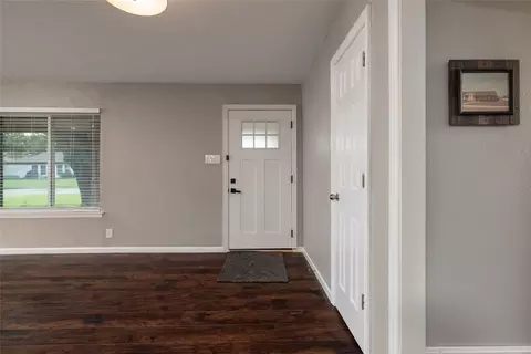702 Commerce St, Euless, TX 76040 photo 6