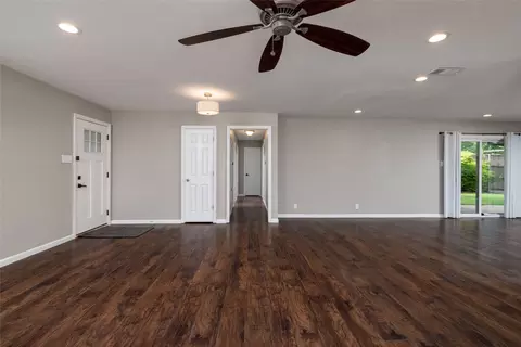 702 Commerce St, Euless, TX 76040 photo 11