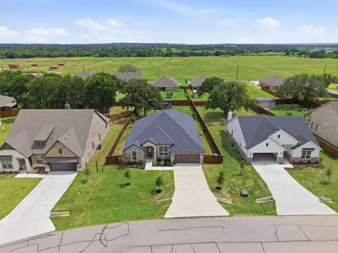 1128 Trinity Dr, Benbrook, TX 76126