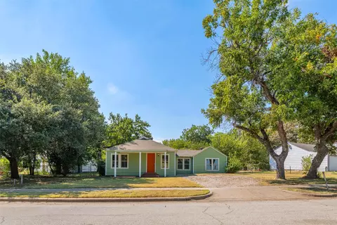 102 San Saba Ave, Benbrook, TX 76126