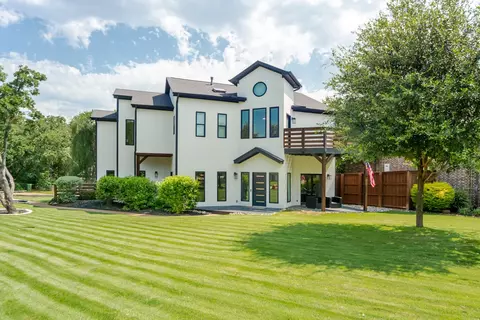 2856 Peninsula Dr, Grapevine, TX 76051
