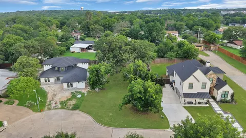 209 Familia Ct, Azle, TX 76020