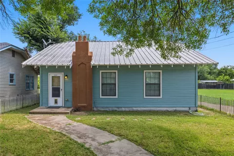 1802 6th St, Brownwood, TX 76801