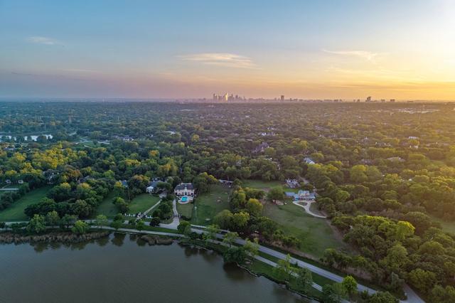4405 W Lawther Dr, Dallas, TX 75214