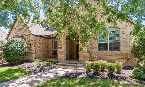 6208 Riverview Cir, Fort Worth, TX 76112