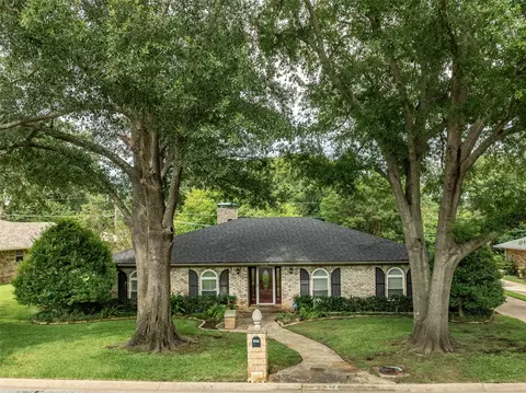 804 Holland Dr, Denison, TX 75020