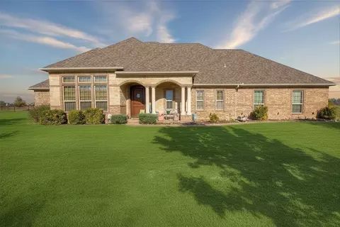 1066 Canyon Lake Rd, Wills Point, TX 75169