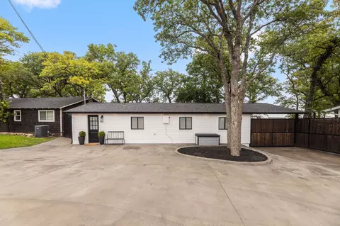304 W Lake Dr, Weatherford, TX 76087