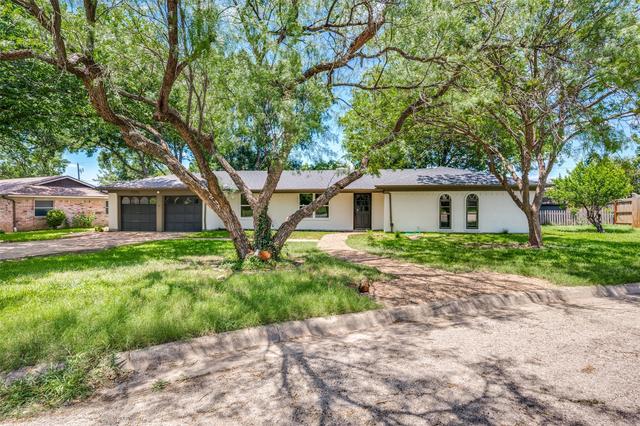 1113 Heather Ct, Benbrook, TX 76126