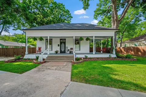 911 E Marvin Ave, Waxahachie, TX 75165