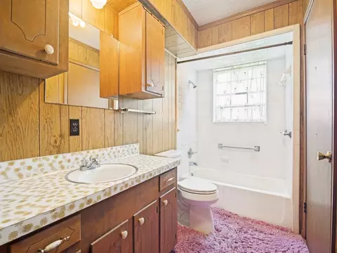 Bath - 1081 Wright St, Terrell, TX 75160 photo 1 of 3