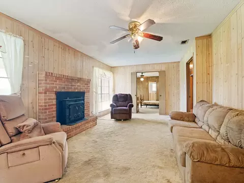 Living - 1081 Wright St, Terrell, TX 75160 photo 1 of 4