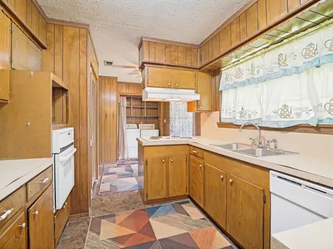 Kitchen - 1081 Wright St, Terrell, TX 75160 photo 2 of 2
