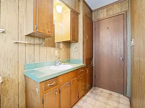 Bath - 1081 Wright St, Terrell, TX 75160 photo 3 of 3
