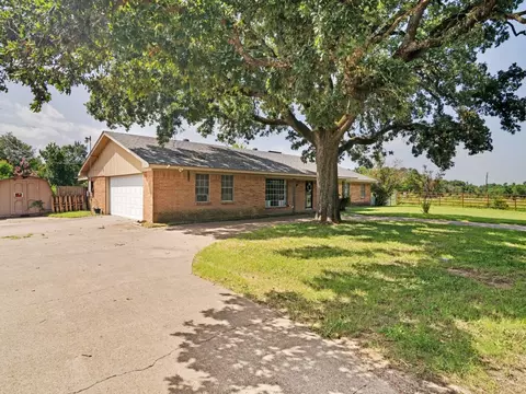 Exterior - 1081 Wright St, Terrell, TX 75160 photo 4 of 7