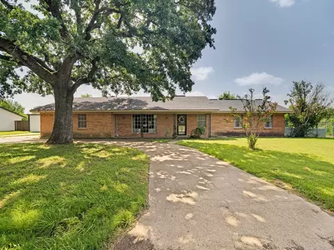 Exterior - 1081 Wright St, Terrell, TX 75160 photo 3 of 7