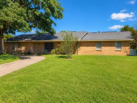 Exterior - 1081 Wright St, Terrell, TX 75160 photo 2 of 7