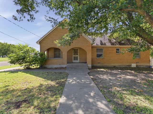 901 S College Ave, Decatur, TX 76234
