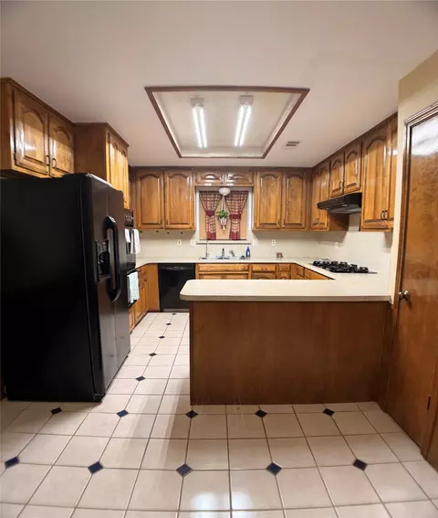 2806 Harpers Ferry Ln, Garland, TX 75043
