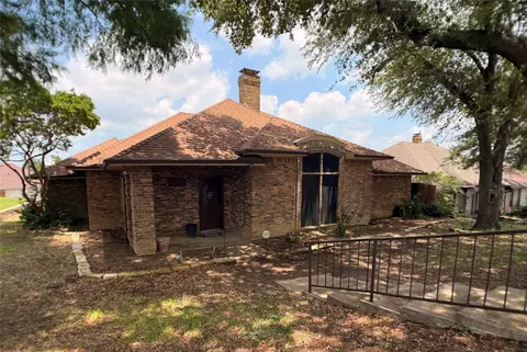 2806 Harpers Ferry Ln, Garland, TX 75043