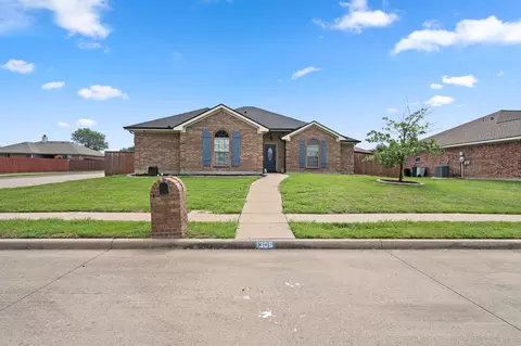 1306 Beacon Hill Dr, Midlothian, TX 76065