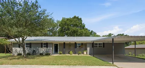 616 S Bowie St, De Leon, TX 76444