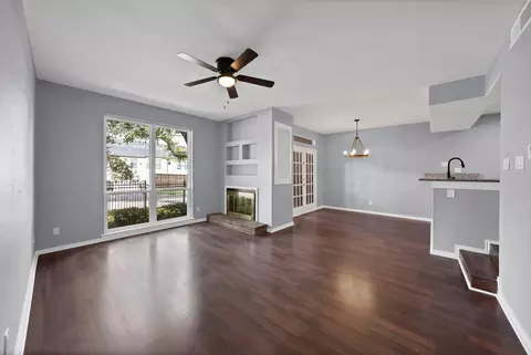 5750 Phoenix Dr #33, Dallas, TX 75231