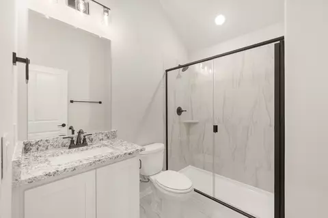Bath - 800 Twisted Leaf Ln, Aubrey, TX 76227 photo 4 of 4
