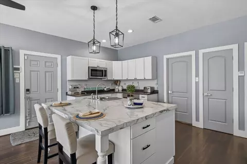 Kitchen - 913 Keoki Ct, Tool, TX 75143 photo 1 of 2