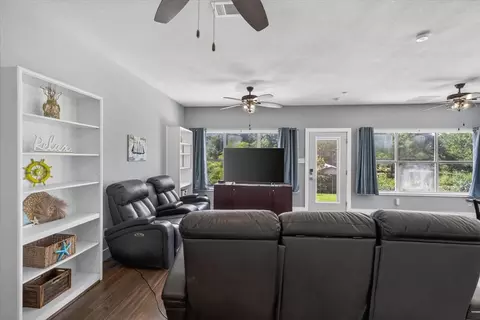 Living - 913 Keoki Ct, Tool, TX 75143 photo 1 of 1