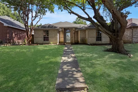 710 Austin Dr, Desoto, TX 75115