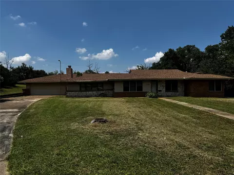 2155 Fairway Dr, Fort Worth, TX 76119