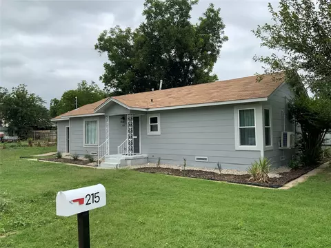 215 S 4th St, Jacksboro, TX 76458