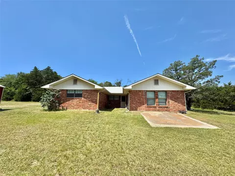 450 Woodbine Estates Rd, Gainesville, TX 76240