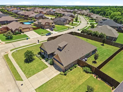 520 Winnetka Dr, Oak Point, TX 75068