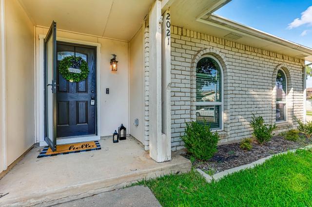 2021 Emory Oak Dr, Carrollton, TX 75007