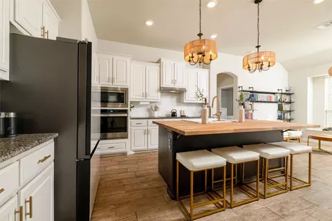 1028 Wildwood Dr, Joshua, TX 76058
